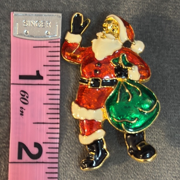Vintage Gold Tone Merry Christmas Holiday Santa Claus Enamel Brooch Pin - Picture 5 of 10